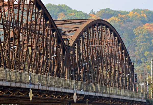 Železniční most v babím létě